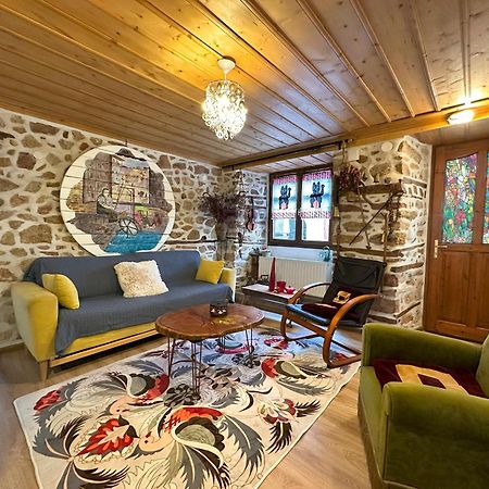 הוילה ארנאיה Renovated Old Manor House With Yard מראה חיצוני תמונה