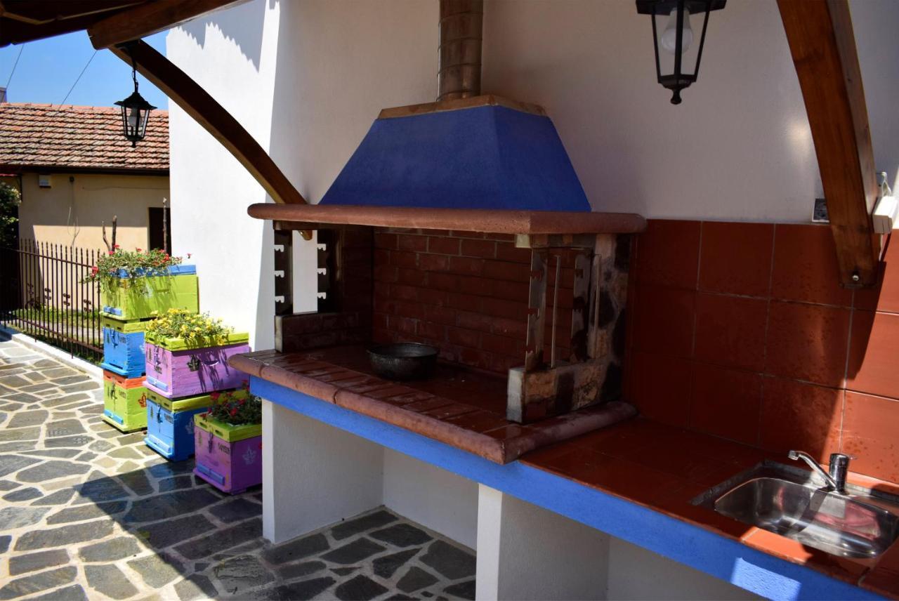 הוילה ארנאיה Renovated Old Manor House With Yard מראה חיצוני תמונה