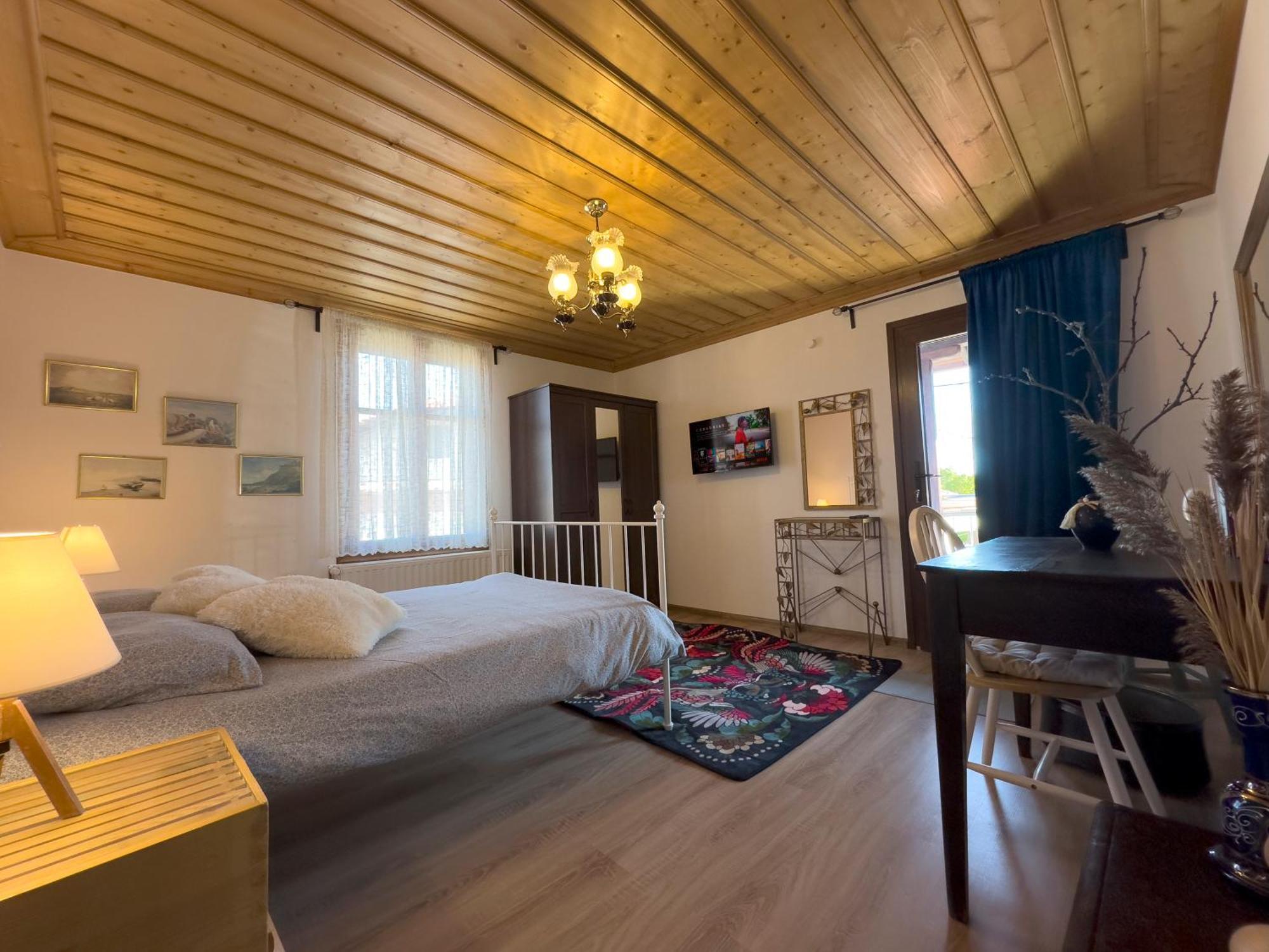 הוילה ארנאיה Renovated Old Manor House With Yard מראה חיצוני תמונה